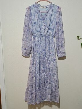 Pastel Lavender Floral Maxi Dress with V-Neck